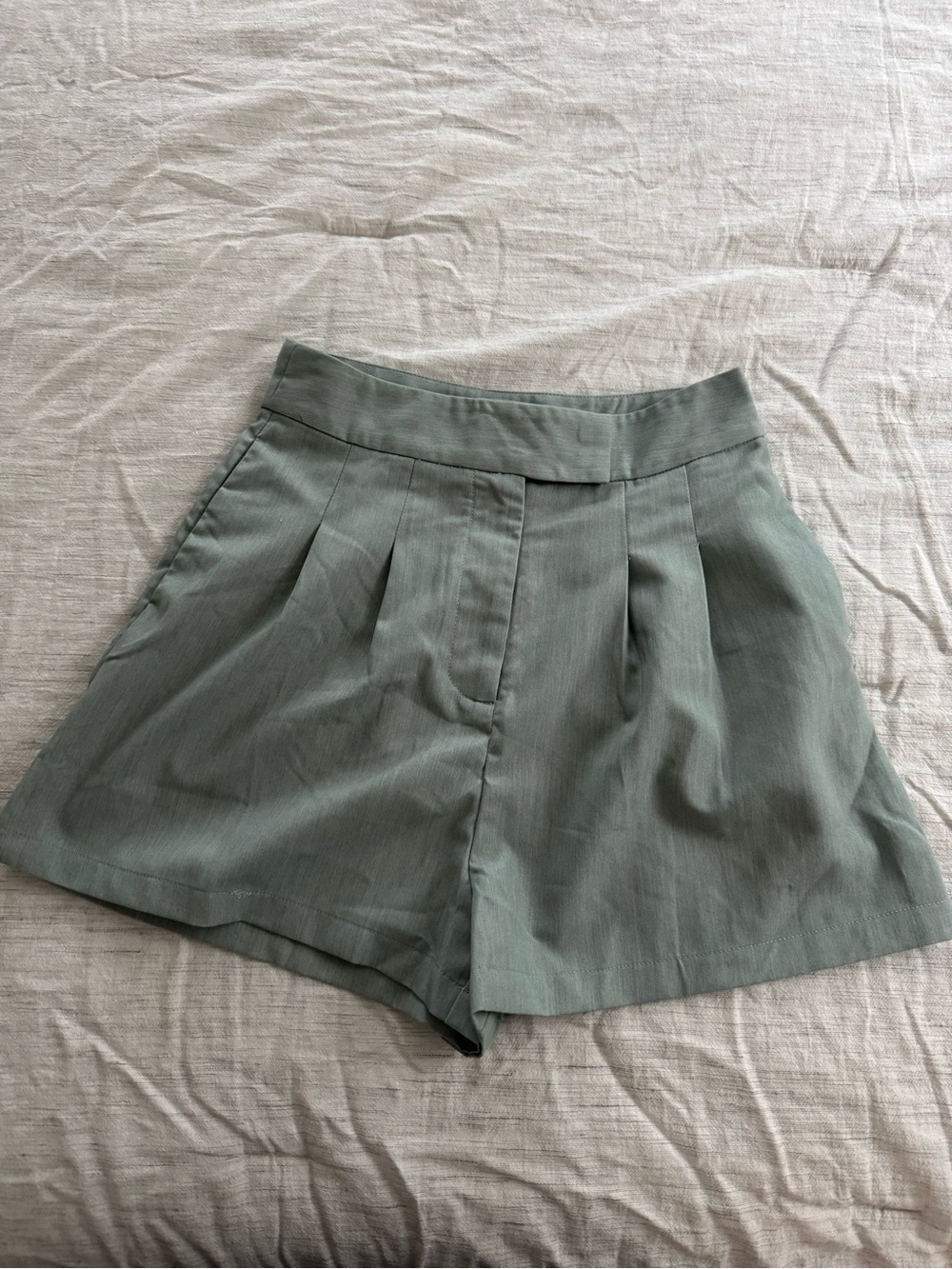 Petal & Pup High-Waist Pleated Shorts - Sage